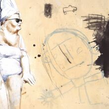 Beiger Hintergrund, links eine gemalte, weibliche Person in weißem Badeanzug, Handtuchturban und Sonnenbrille sitzend. Rechts Zeichnungen wie von Kinderhand: großer Kopf, kleiner Körper, kastenförmige Arme, Strichbeine. Ein Auto und schwarze Kleckse.