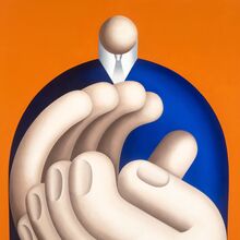 Stilisierte Figur mit kugelförmigem Kopf und großen, verschränkten Händen. Blauer Körper mit weißem Hemdkragen vor orangefarbenem Hintergrund.