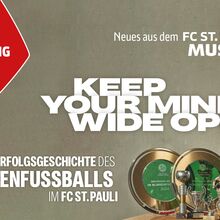Werbebild im Querformat. In der rechten unteren Ecke: diverse unterschiedliche Pokale. Geschrieben steht: Die neue Sonderausstellung vom 30.07. bis 22.11.2026. Keep Your Mind Wide Open. Die Erfolgsgeschichte des Blindenfußballs im FC St. Pauli.