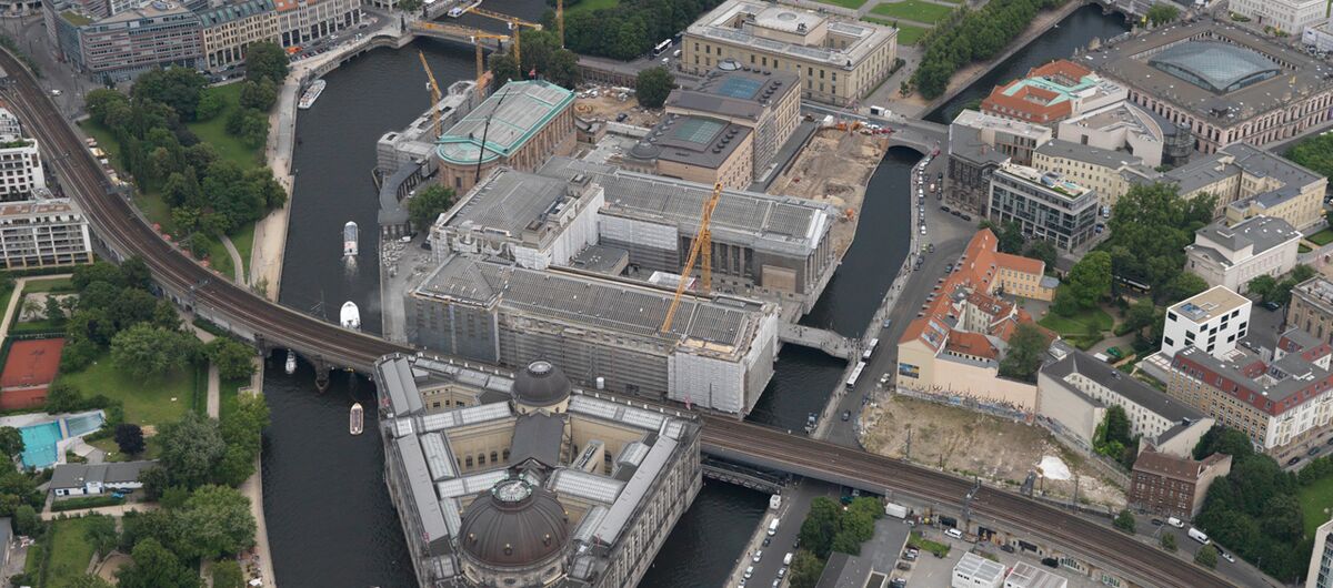 Luftbild der Museumsinsel in Berlin.