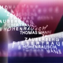 Verschiedenfarbige Dreicke und weitere Formen, die ineinander und überlagernd den Hintergrund für die Worte "Zauberberg, Höhenrausch, Fiebertraum, Thomas Mann" bilden, die sich verschwimmend und wabernd über die Farbflächen legen.