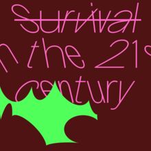 Pinker Schriftzug "Survival in the 21 century" auf dunklem Grund. Eine neongrüne Grafik, die in ihrer Form an ein Puzzleteil erinnert, prangt halb über dem Schriftzug. Survival ist zudem durchgestrichen.